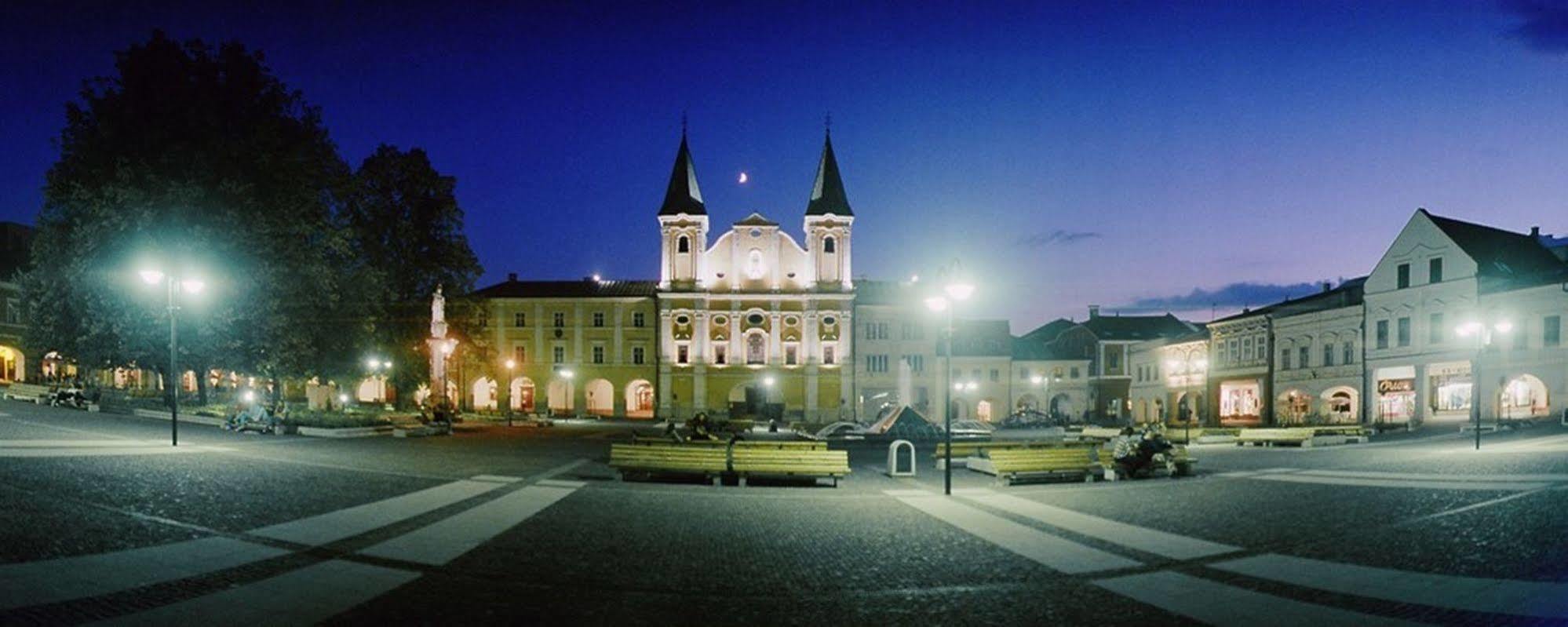 Hotel Grand Жилина Екстериор снимка