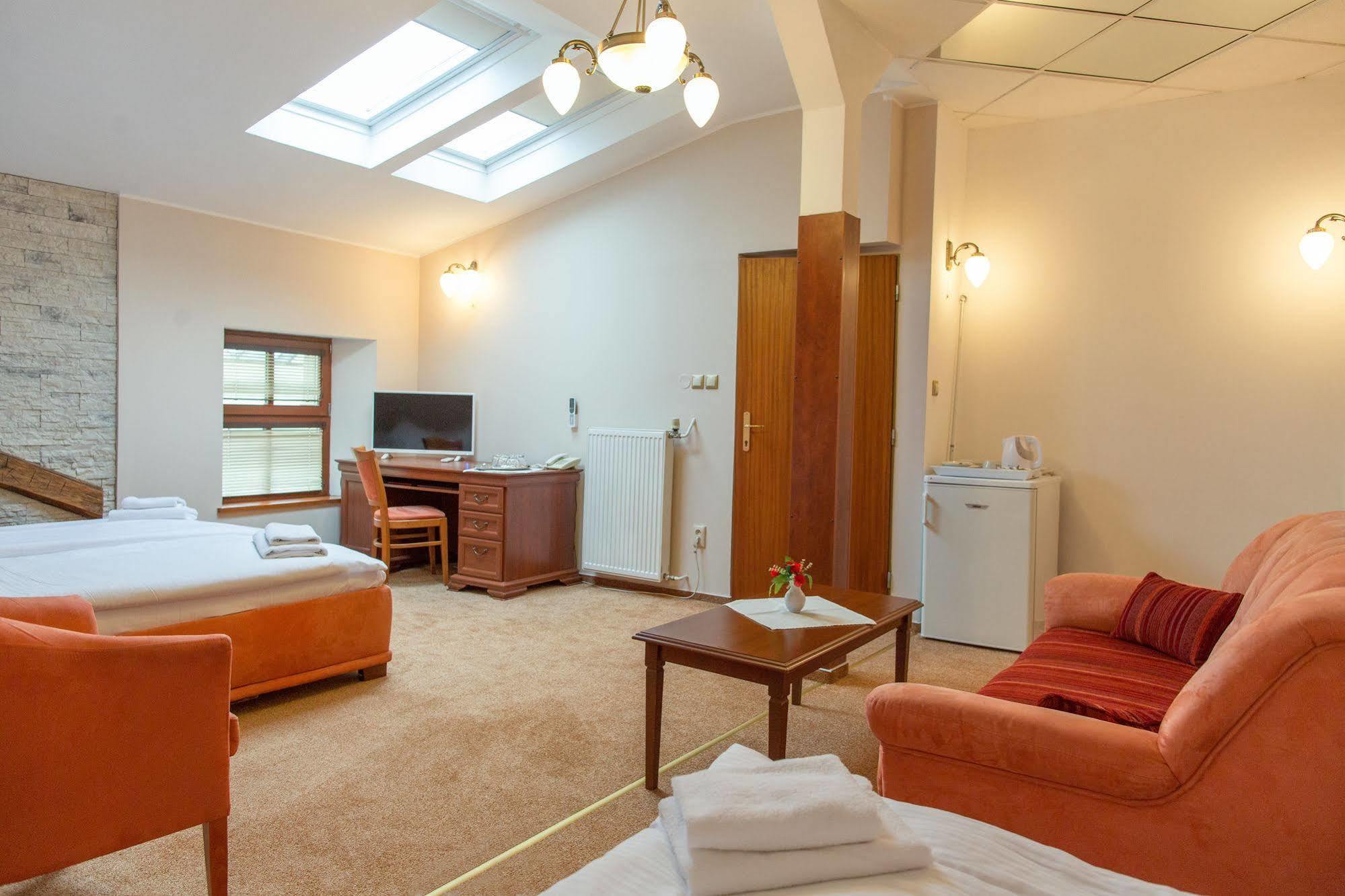 Hotel Grand Жилина Екстериор снимка