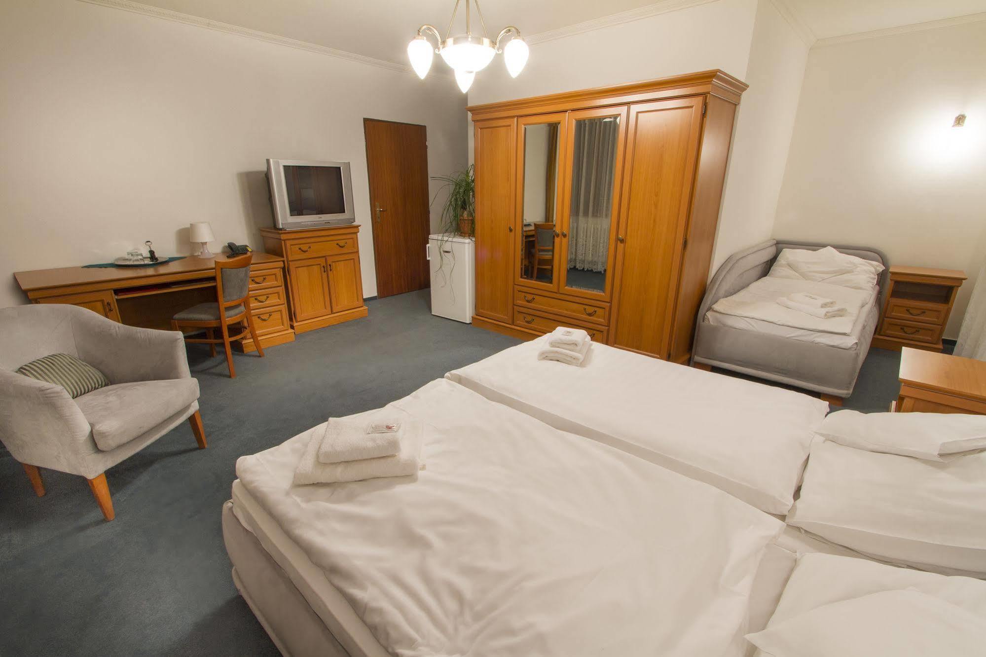 Hotel Grand Жилина Екстериор снимка