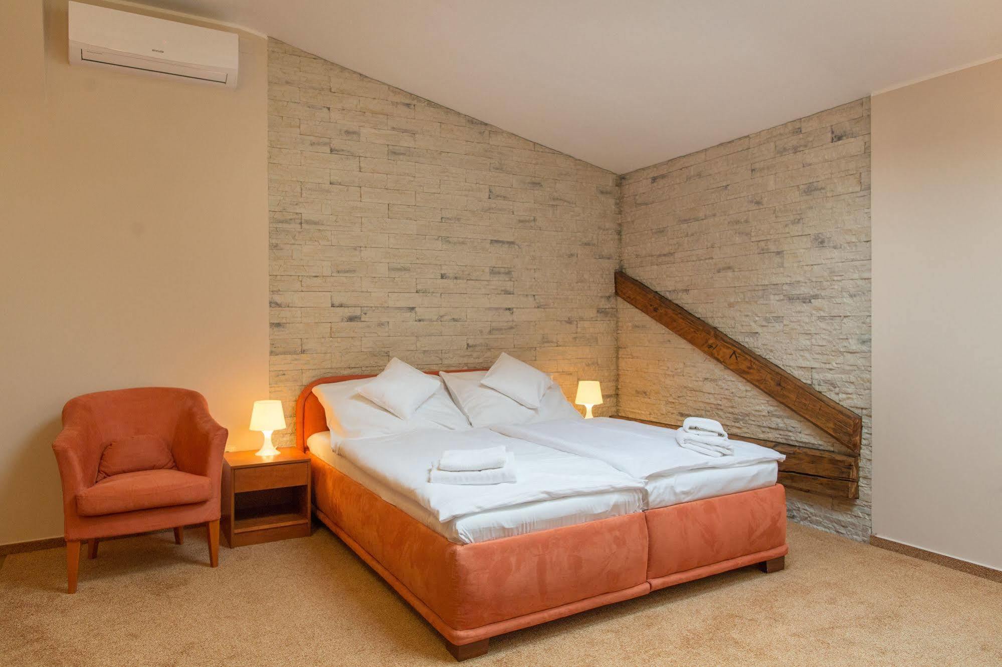 Hotel Grand Жилина Екстериор снимка